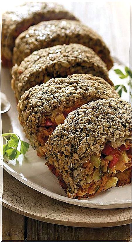 OAT ROLL WITH VEGETABLES AND TEMPEH